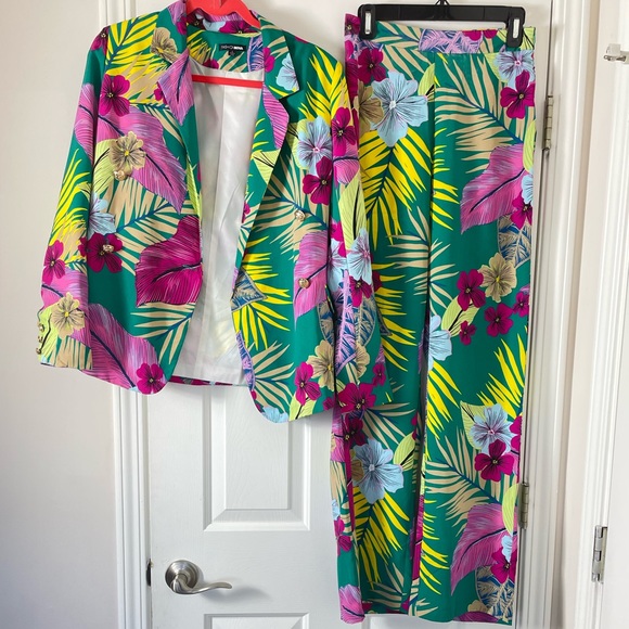 Like new Fashion Nova Women's Printed Pants Set Size S - Picture 2 of 14